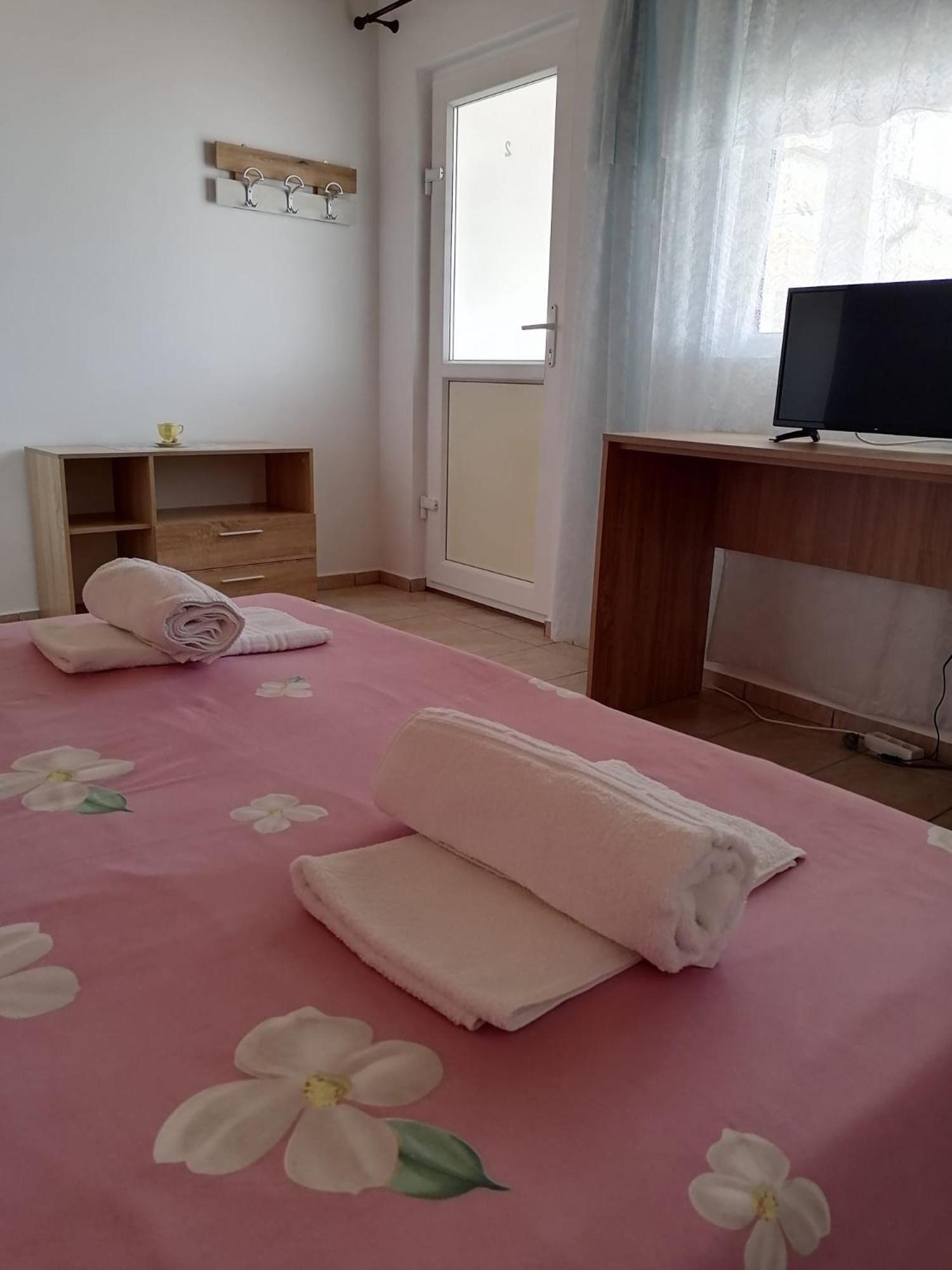 Bcm Family House Hotel Două Mai Eksteriør billede